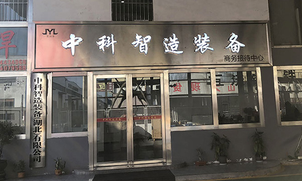 六轴自动化焊接生产线选型_长行程机器人地轨负载选型_非标机器人第七轴多少钱一米_半封闭头尾架变位机行程定制